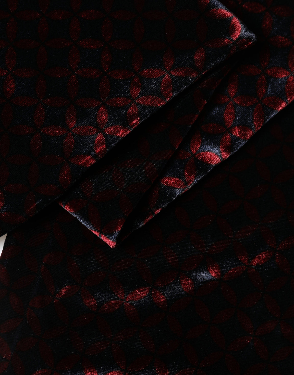 Dolce & Gabbana Black Red Rayon Geometric Pattern Fringe 140cm X 16cm Scarf