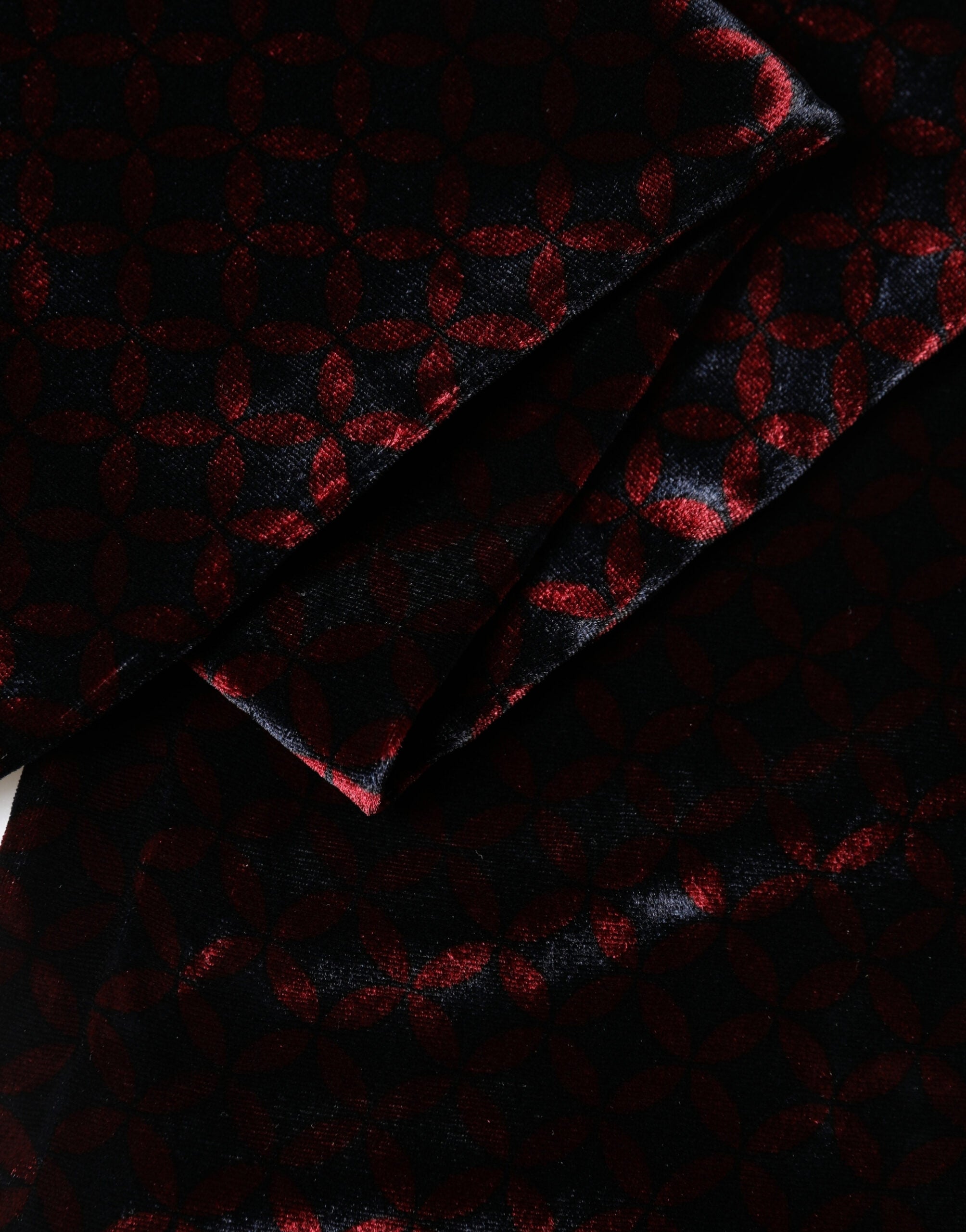 Dolce & Gabbana Black Red Rayon Geometric Pattern Fringe 140cm X 16cm  Scarf Dolce & Gabbana
