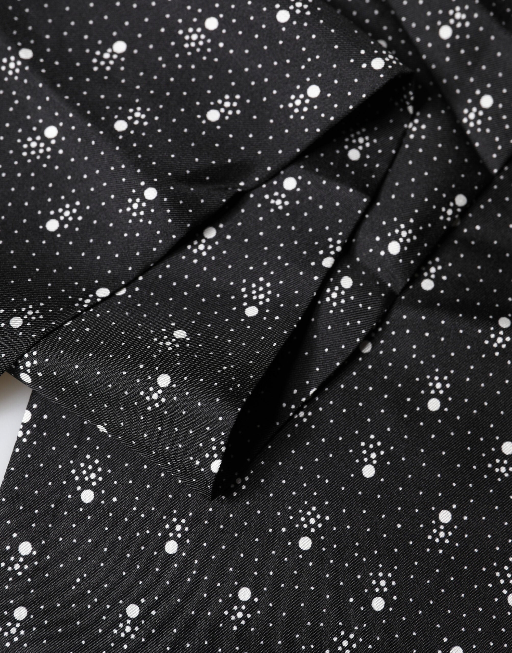 Dolce & Gabbana Black White Silk Dotted Print Foulard 140cm X 15cm Scarf Dolce & Gabbana