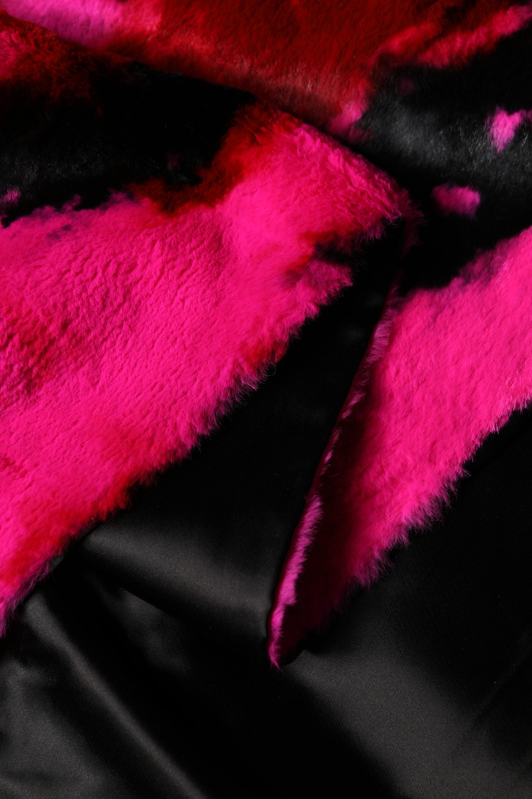 Dolce & Gabbana Pink Black Faux Fur Neck Wrap Fringes 200cm x 59cm Scarf Dolce & Gabbana